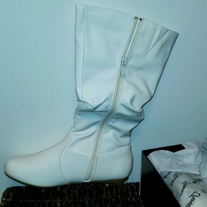 Forever Selena faux leatger white slouch boots New size 7 1/2